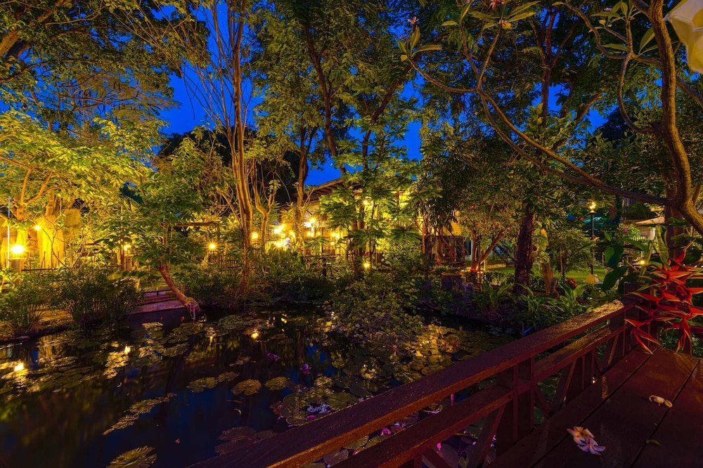 Fantastic Resort Near Town Location BS88