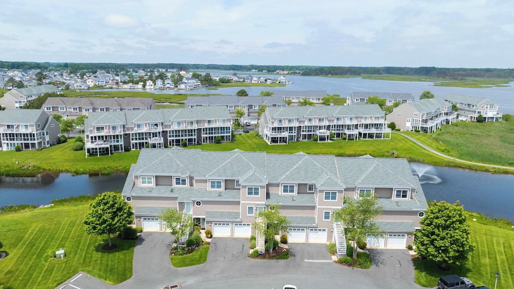 Whale of a Time Waterfront Stay for 10 With Resort-style Amenities