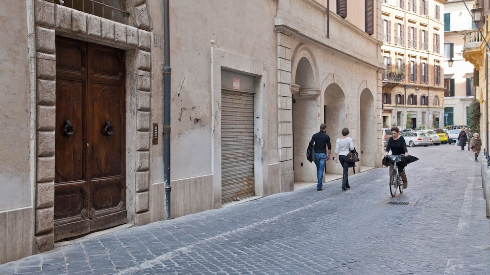 Rental in Rome Pantheon Suite