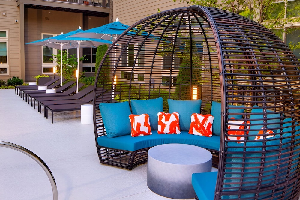 Fun & Comfort Await Alexandria Apartment