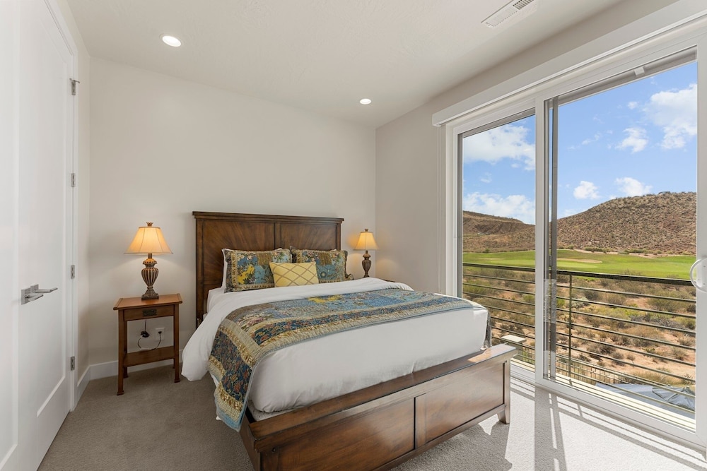 Coral Rock Vista 8 Bedroom Townhouse