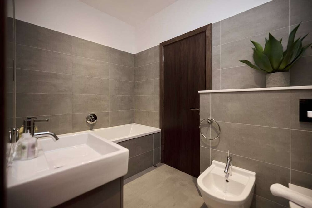 The Hamilton Gardens Hideaway - Modern 4bdr Home With Garden