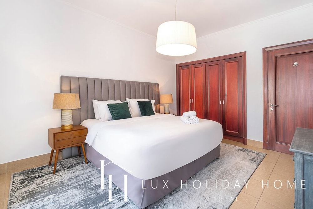 LUX Burj View Suite across Dubai Mall
