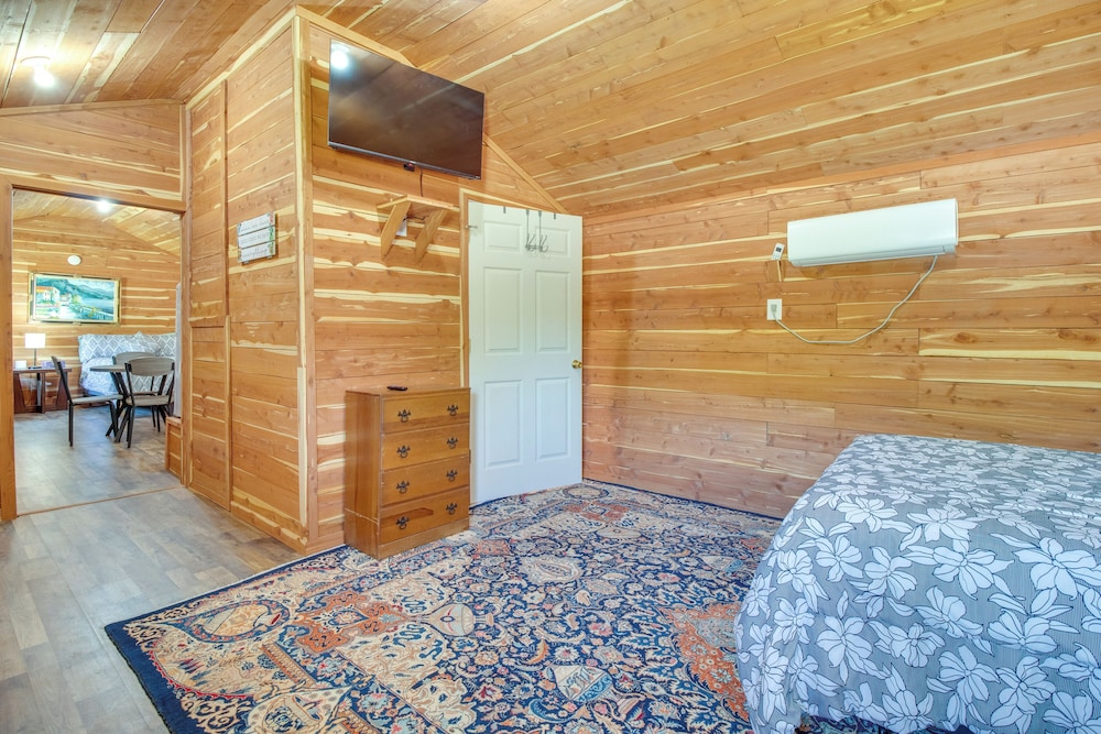 Cabin 2 Mi to White River: Great for Anglers!