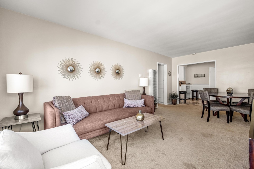 Beachside Apt With Laundry AC Patio