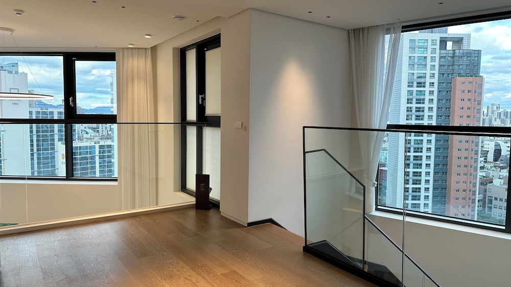 Caelum Black Gangnam Luxury Apt
