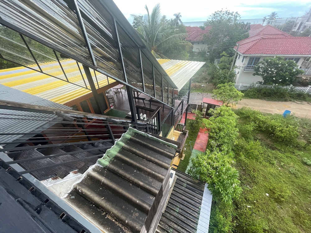 Golden Mango House
