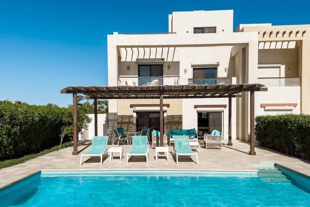 Xuru Stays I Sundown Symphony 4mbdr Villa @ Joubal El Gouna