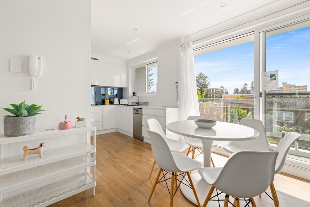 Coastal 2-bed Apartment Steps From Manly Beach