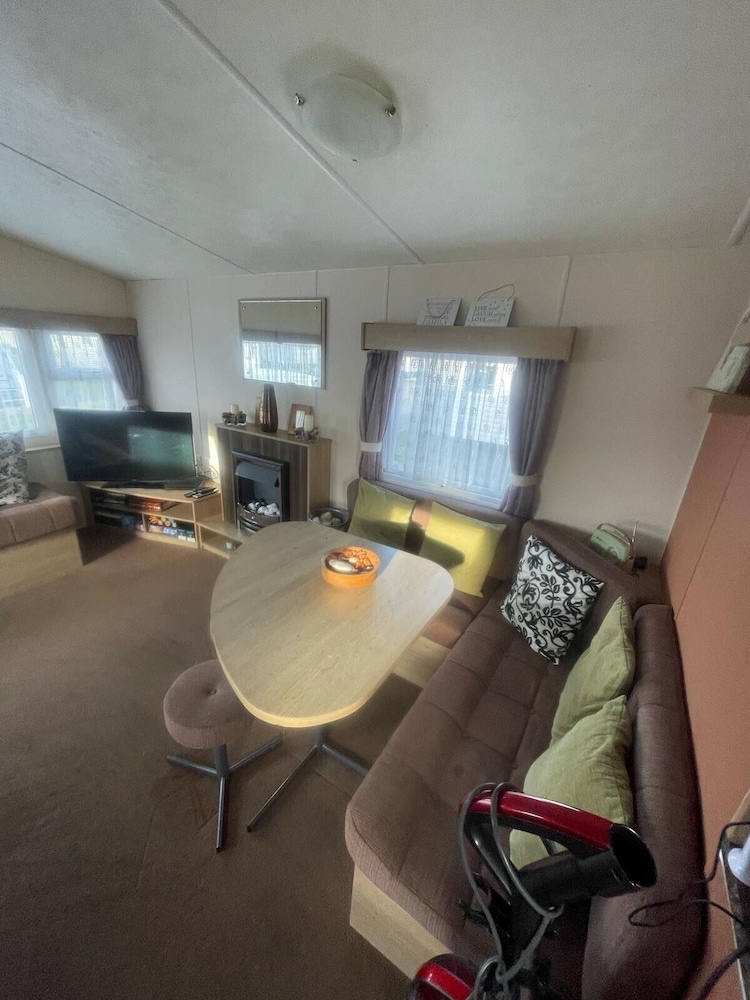 3 Bed Caravan - Sleeps 8 - Pets - Parking - Wifi