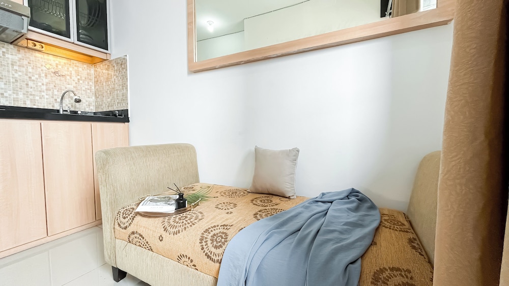 Restful And Homey 2Br At Green Pramuka City Apartment