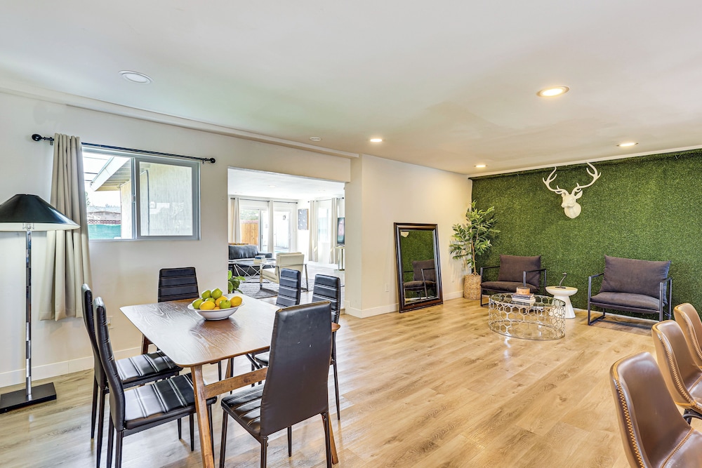 Modern Gem w/ Outdoor Oasis: 5 Mi to Lake Jennings
