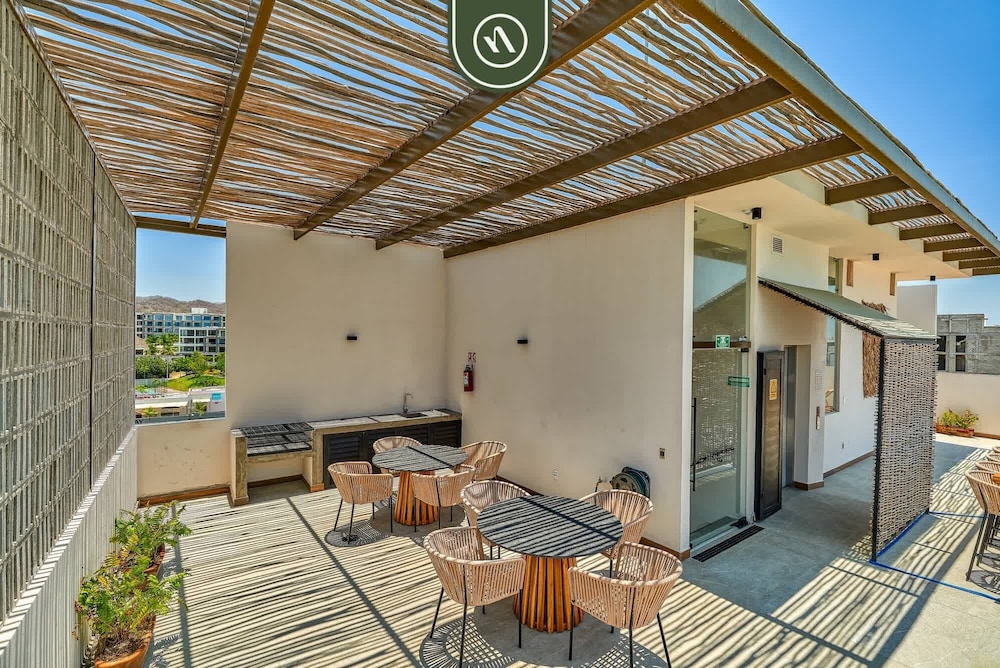 Brand New Studio - 2 Min to Beach - Rooftop Pool