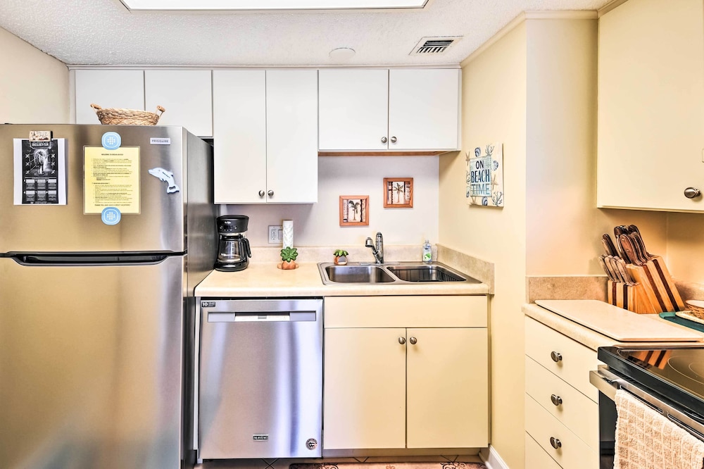 Ormond Beach Condo w/ Balcony & Views