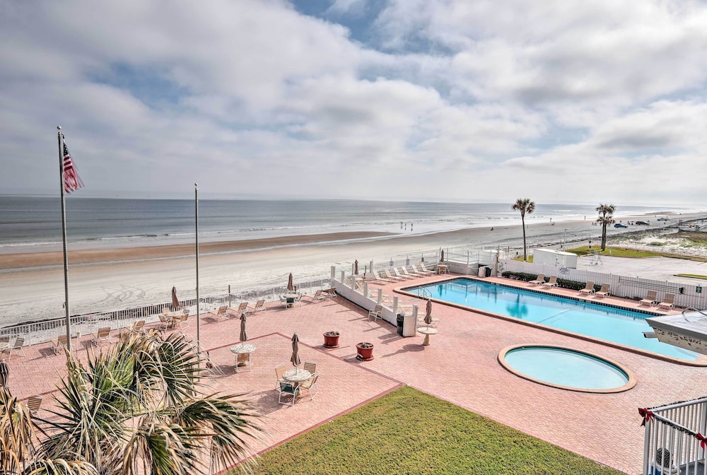 Waterfront Daytona Beach Studio w/ Pool Access!