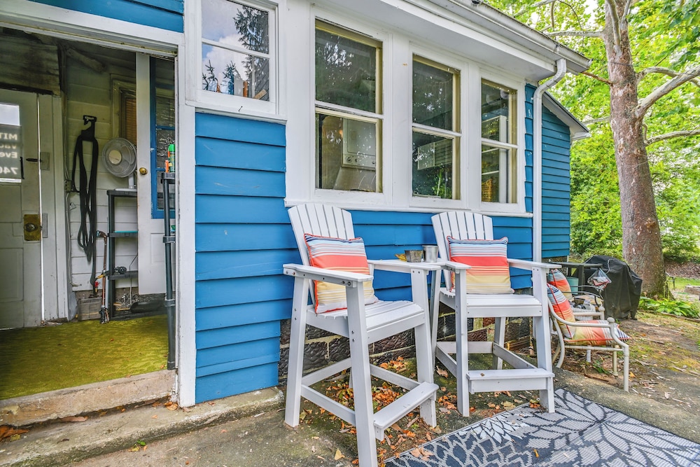 Boat & Unwind! Charming Atwood Lake Farmhouse
