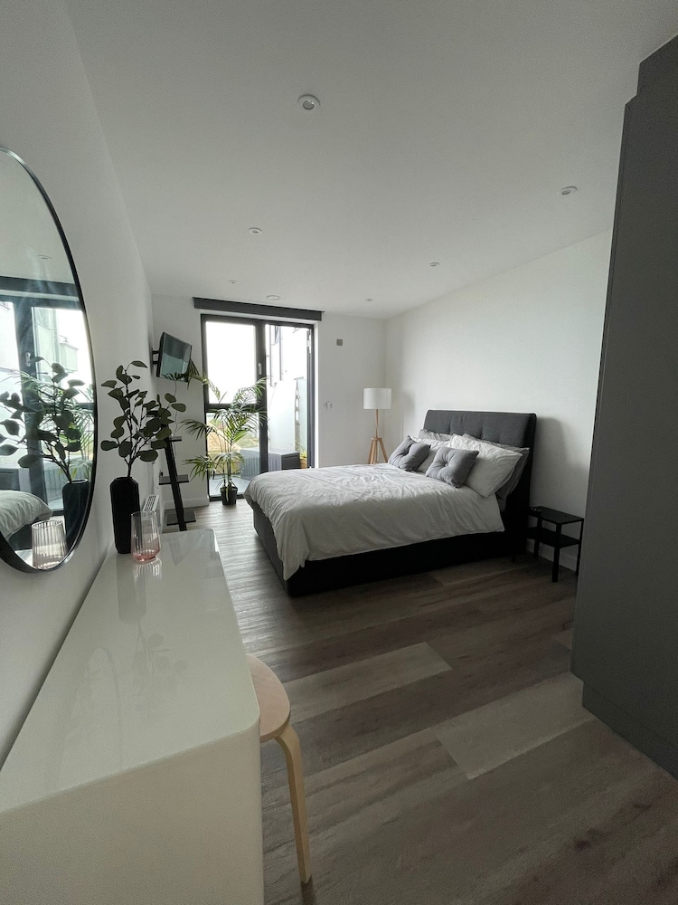 Beautiful Apartment on Ramsgate Sea-front view 5