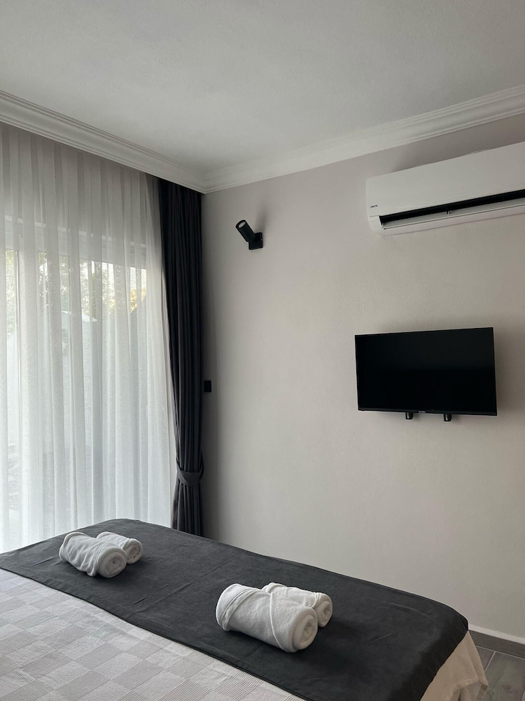 MONİ HOMES