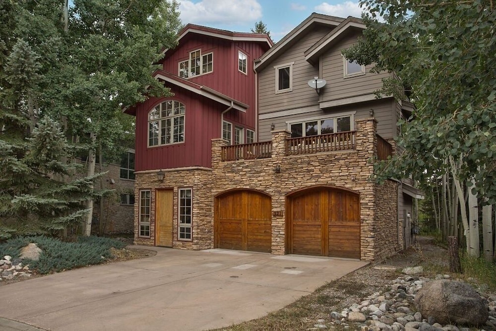 Streamside Lane 4 Bedroom Home