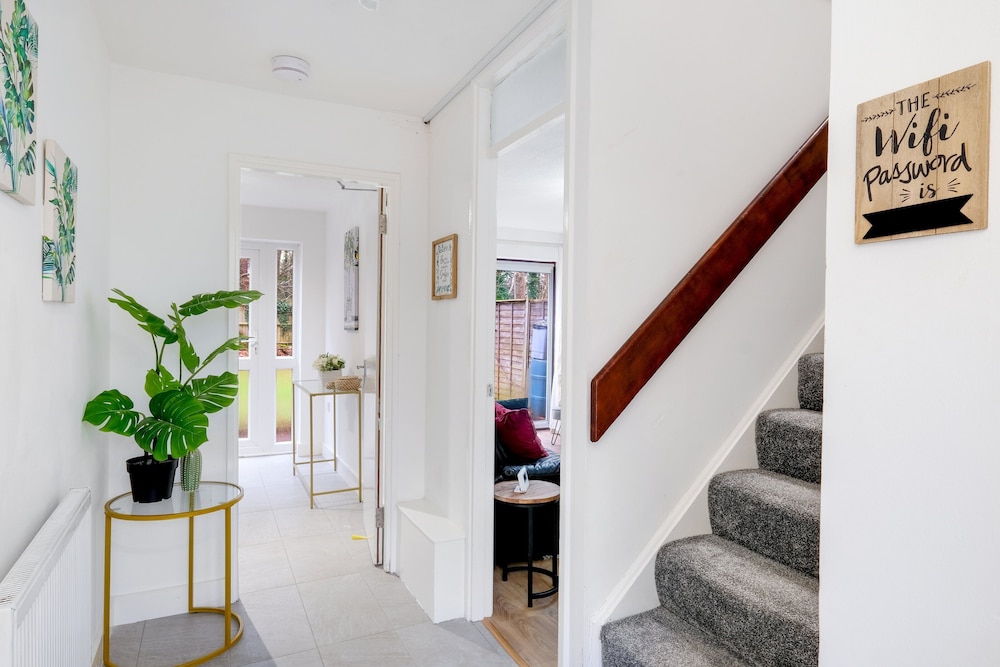 Spacious 4-Bedroom 2-Bath Home in Bywood