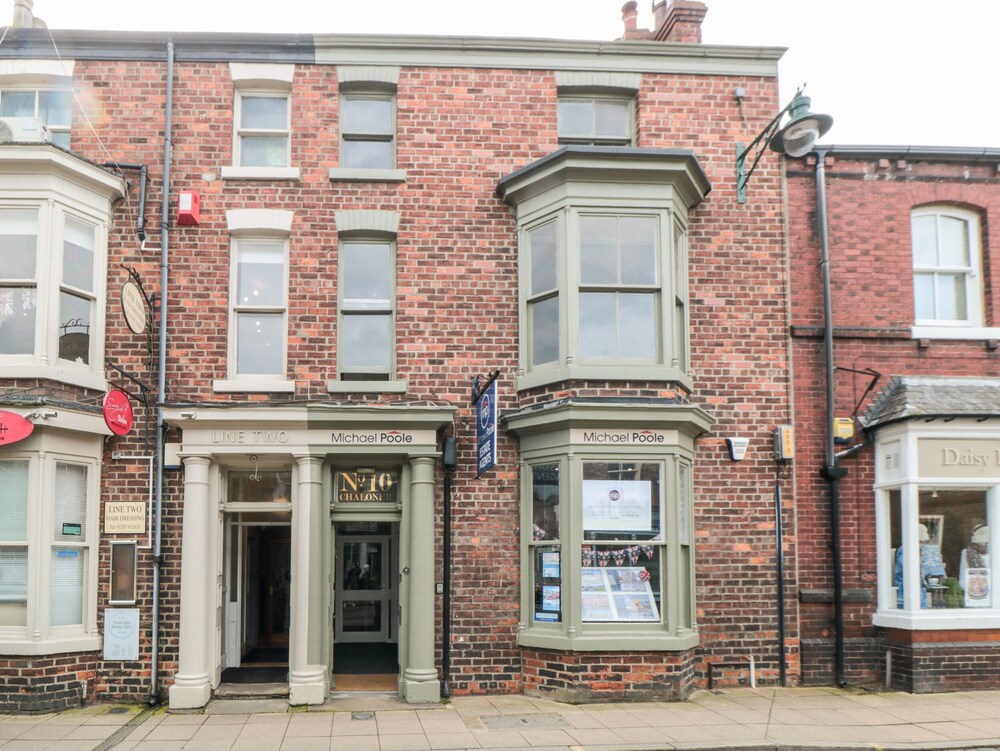 10 Chaloner