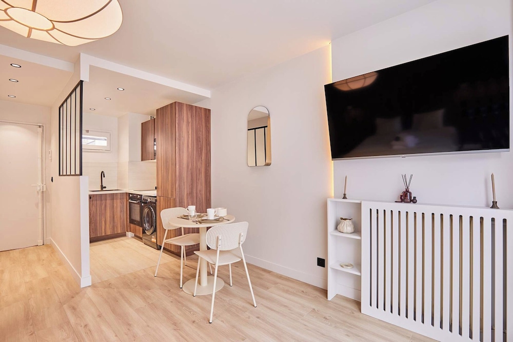 THE Parisian Suite / Center of Paris