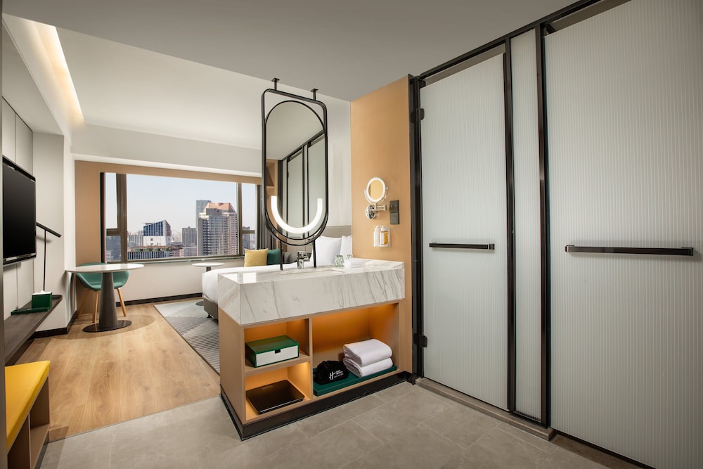 Holiday Inn Shanghai Nanjing Road by IHG 8
