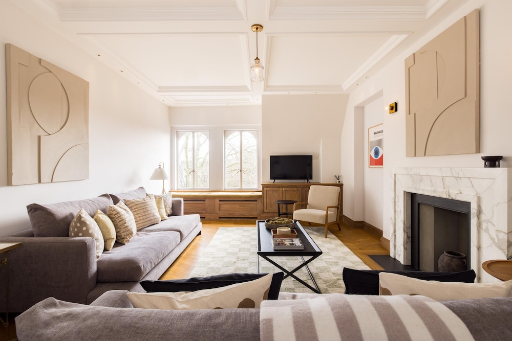 The Knightsbridge Apartment by HoK Living view 3