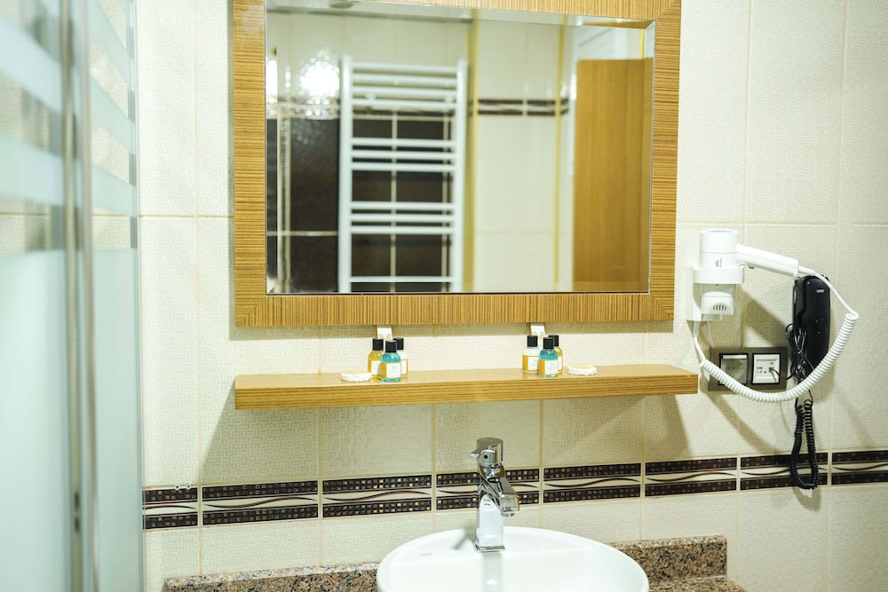 MONTELLA HOTEL