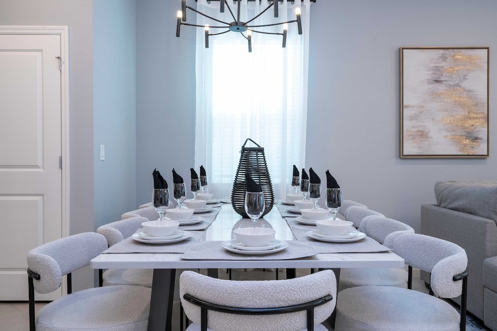 Luxury 7Bd Close to Disney With Pool and Spa at Windsor Cay 16218
