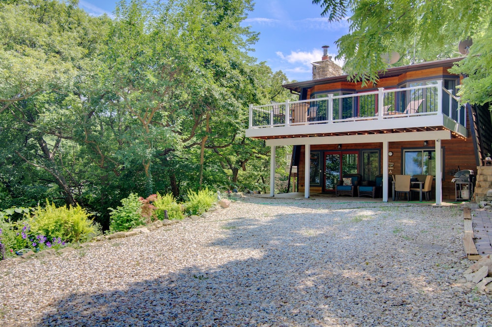 New York City Vacations - Walk to Tuttle Creek Lake: Secluded Scenic Retreat - Property Image 2