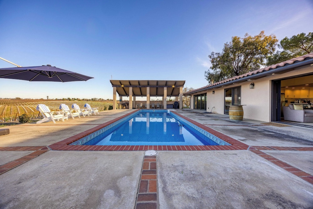 Private Pool, Firepit & Wine Room Near Top Paso Wineries Devi Ranch