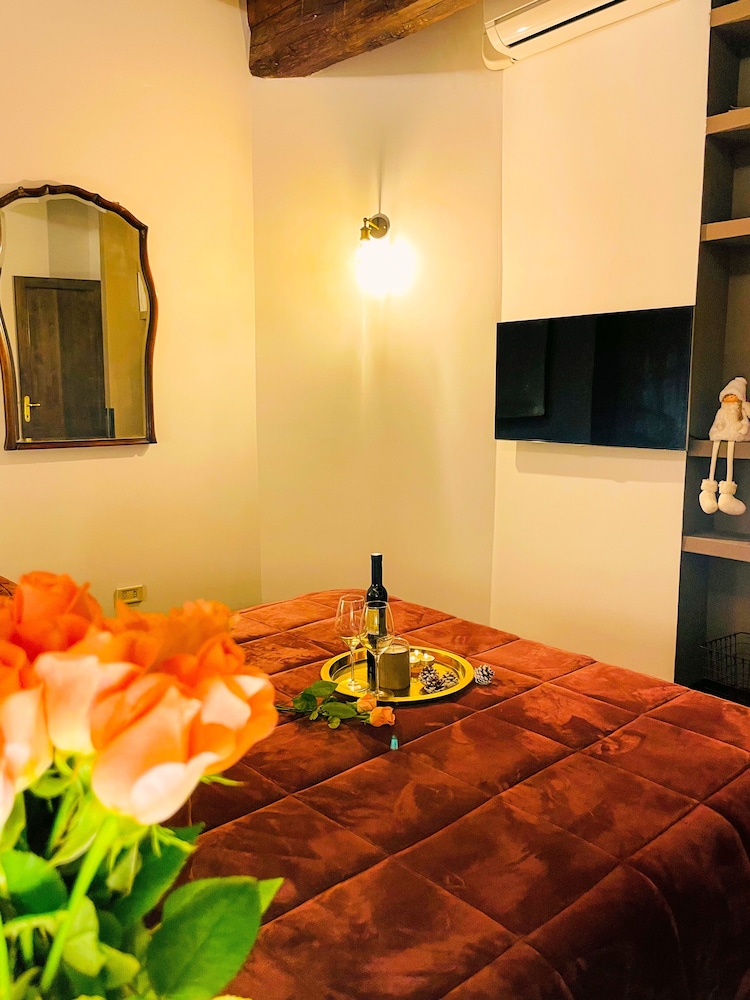 Trevi Fountain Stylish Guesthouse