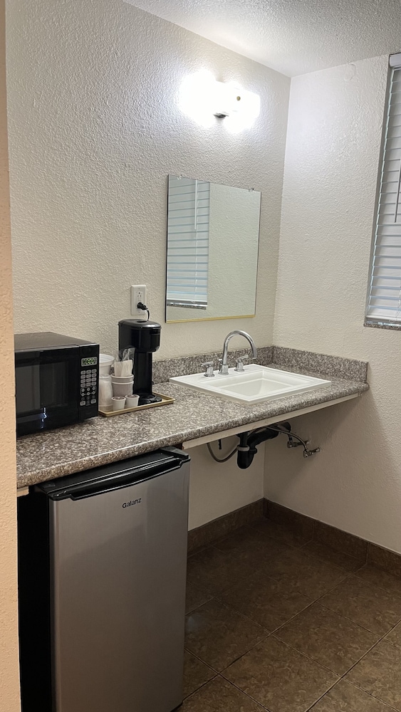 Economy Inn