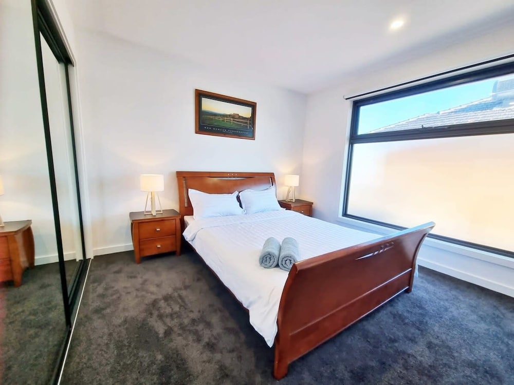 Brand new House - Modern Home in Great Location