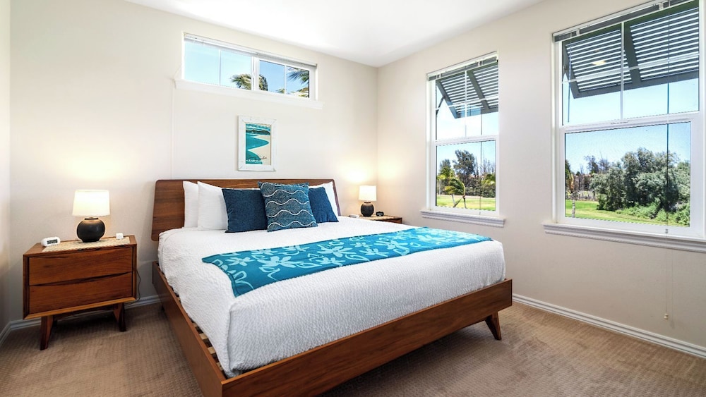 Top-floor Condo w/ Golf and Mountain Views - Pool, Gym, Wifi - Vrkcv