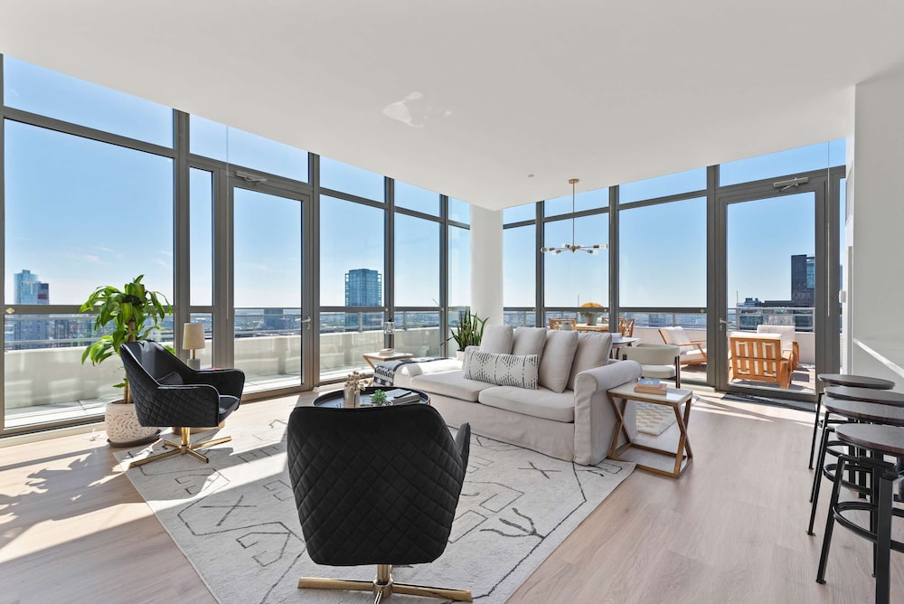 West Loop PH Fireplace Deck Incredible Views