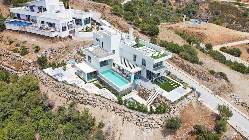 Villa in Marbella With Private Heated Pool