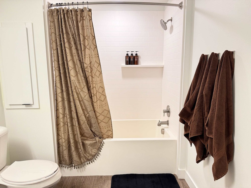 Luxury Stay Near Disneyland Pool Gym Free Parking