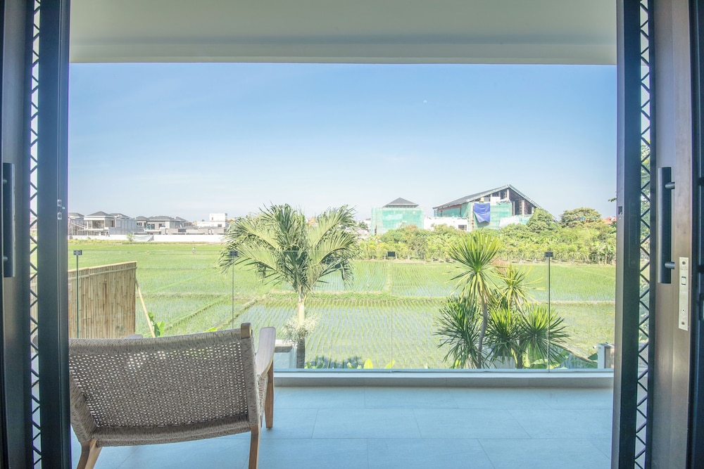 4 Bd Seminyak Retreat, Rice Fields 4 Mins to Beach