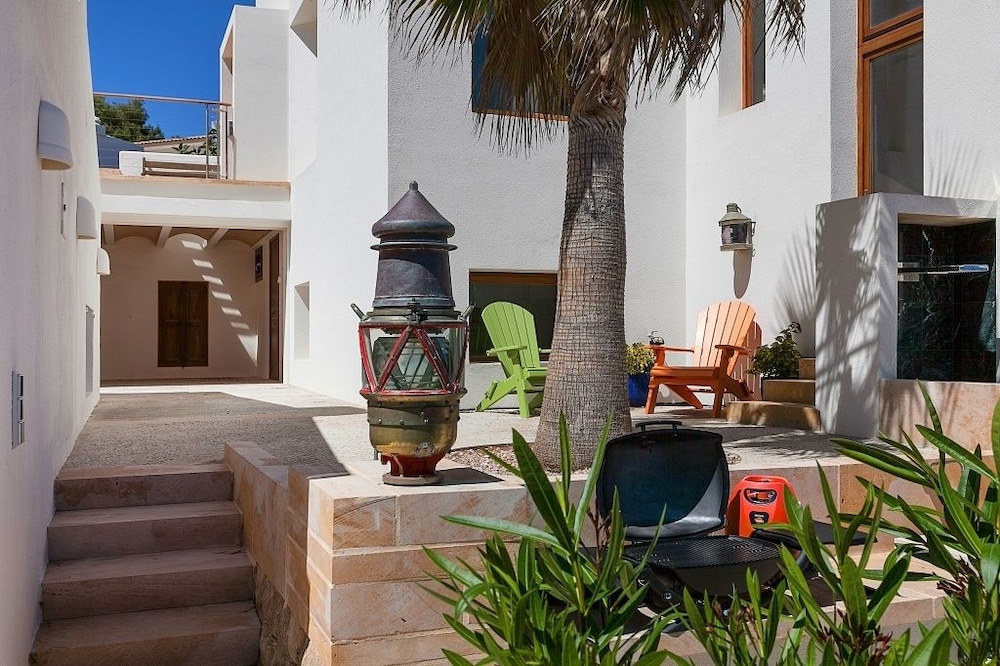 Mallorca front line property sea access