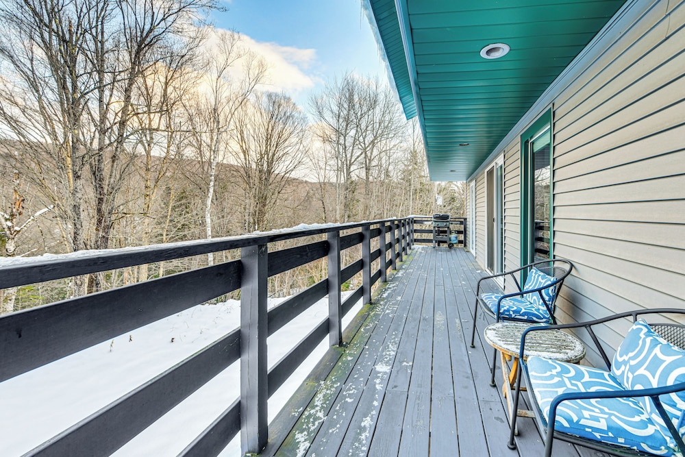 11 Mi to Sugarbush: Eclectic Ski House w/ Hot Tub!