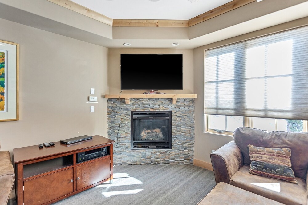 Bear Valley Vacation Condos by RedAwning