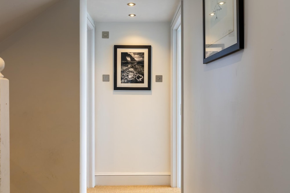 Seaview House - 5 Bedroom - Southgate