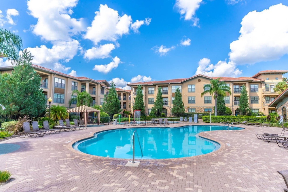 614 Bella Piazza