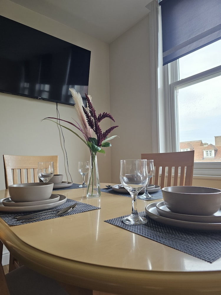 Town Center Modern Apartment 10