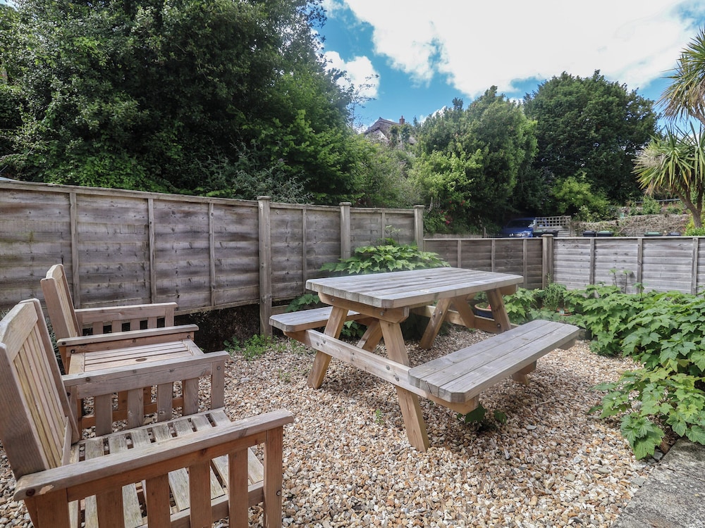 2 Kersbrook Gardens
