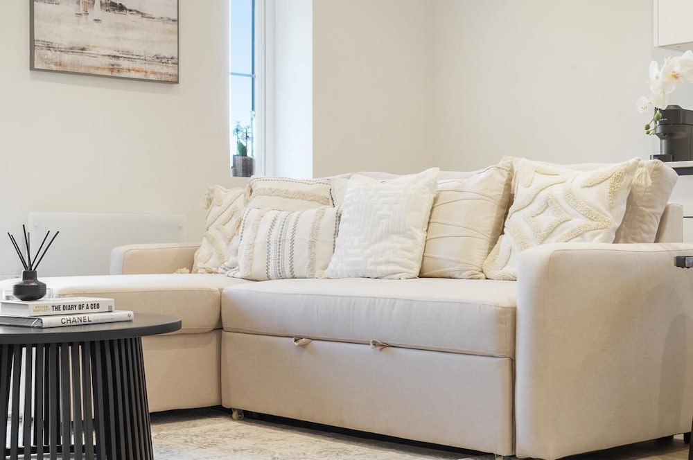 105B Beechwood Grove Flat