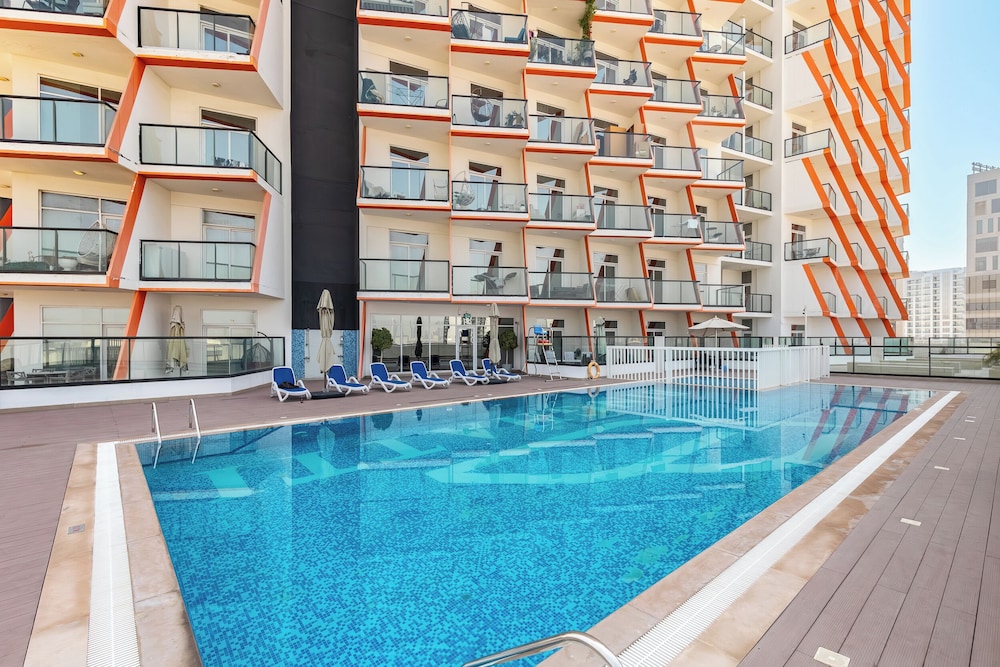 SIMPLY COMFORT Binghatti Gateway Family 2BR with Balcony, Close to Dubai Mall & Burj Khalifa