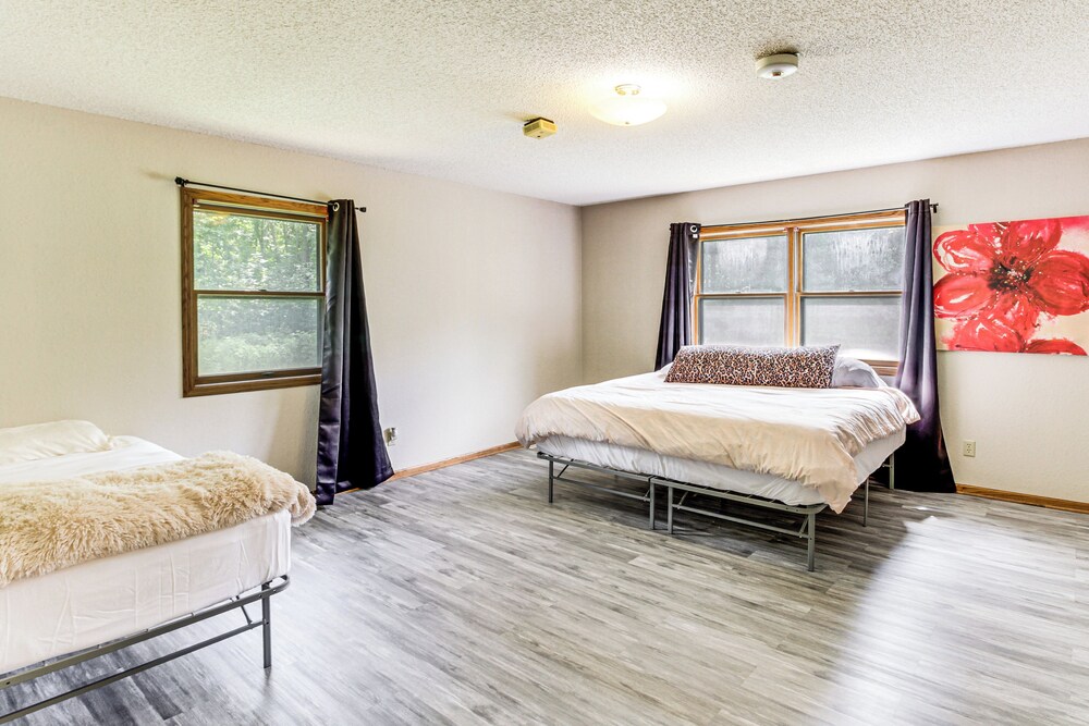 Hot Tub & 2 Recreation Rooms: Spacious Onamia Home